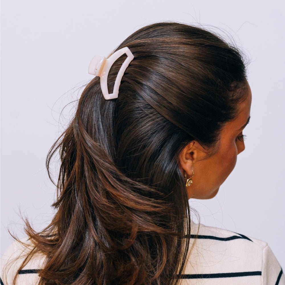 Open Almond Beige Small Hair Clip