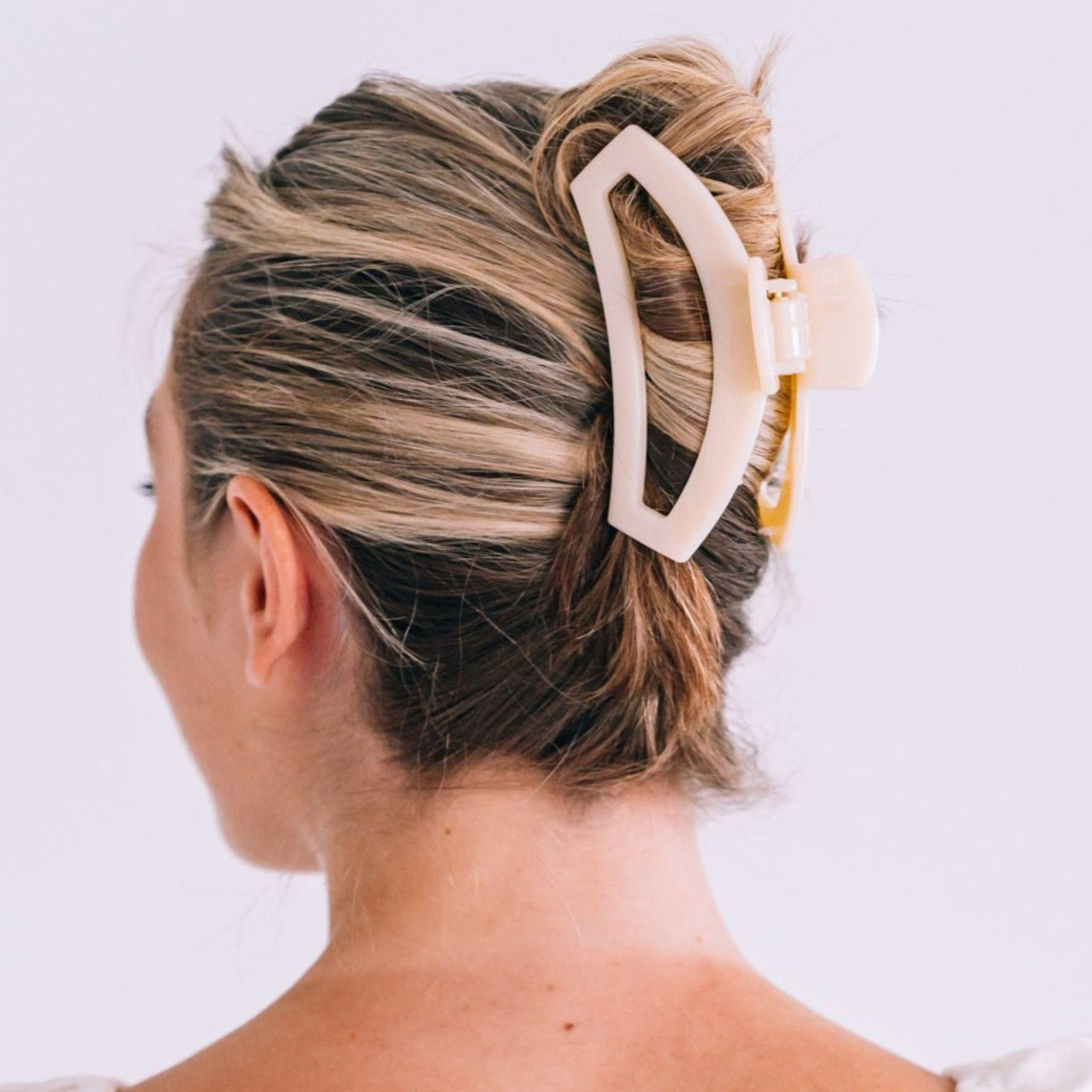 Open Almond Beige Large Hair Clip