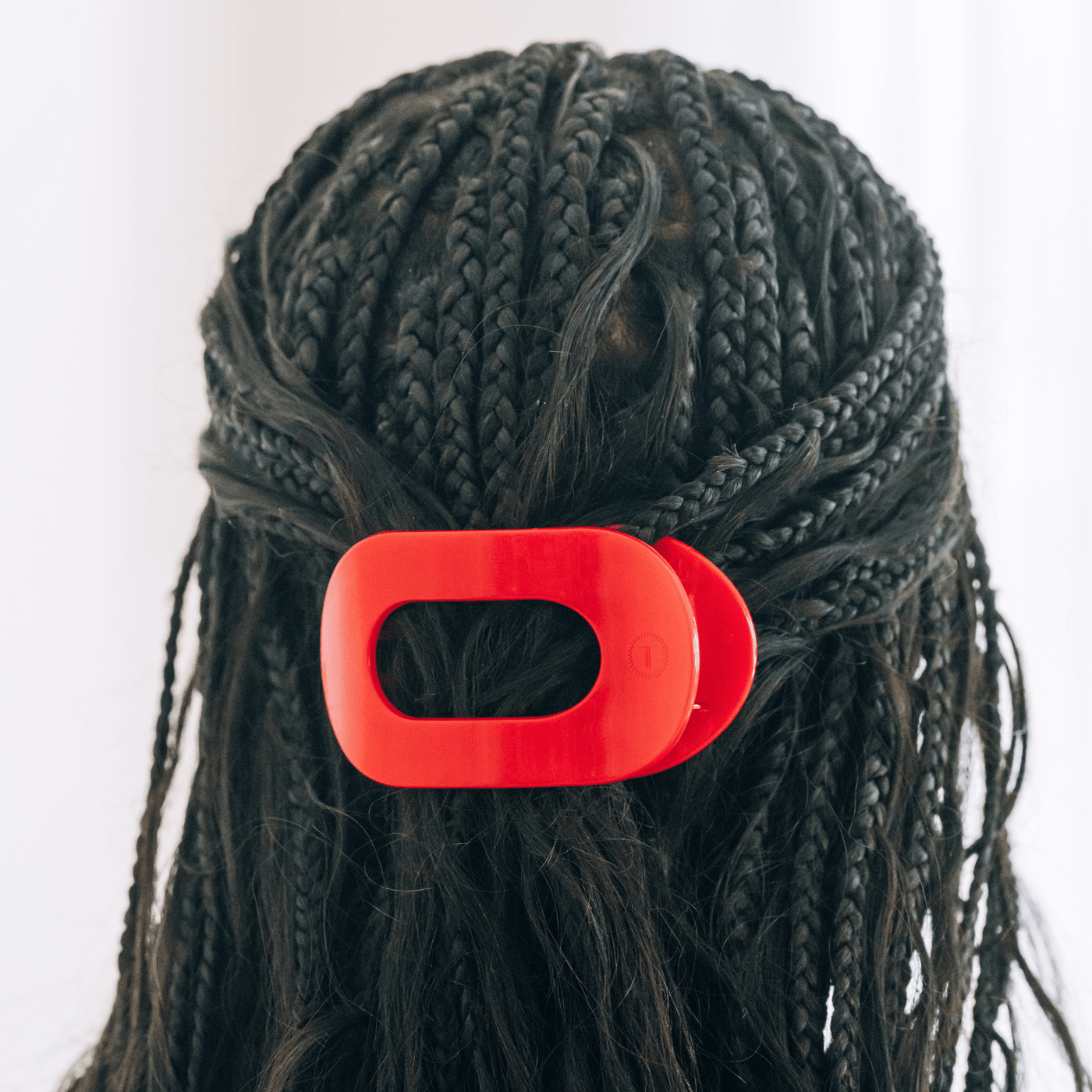 Red Carpet Ready Medium Flat Round Hair Clip